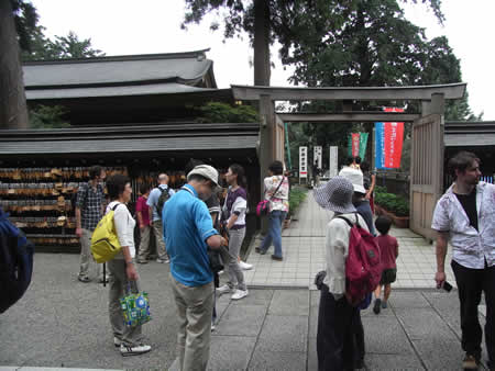 「高麗神社で」 「高麗神社で」